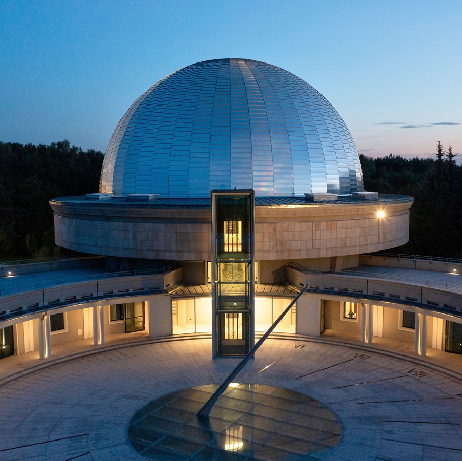 The characteristic round building of the Planetarium